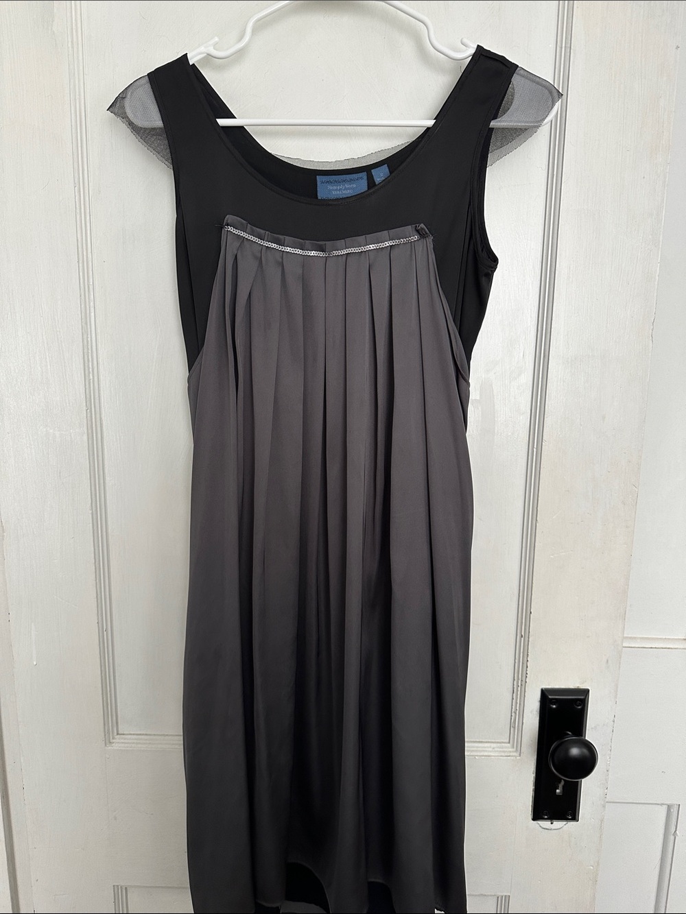 Simply Vera Vera Wang Black and Gray Pleated Midi Dress